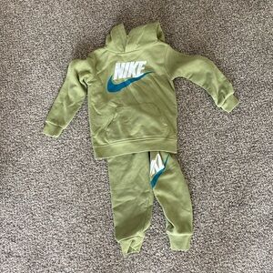 Boys Nike 2-piece set